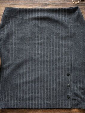 Tommy Hilfiger Gray Pinstripe Skirt Size 16